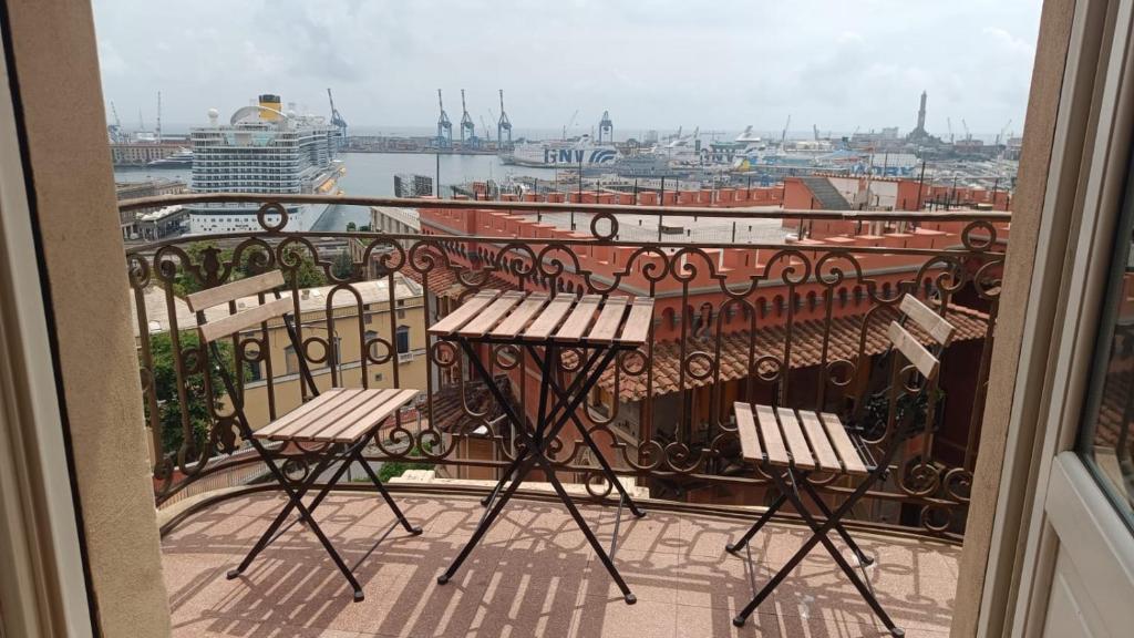 Un balcon sau o terasă la Miramare12 stupendo appartamento con Posto Auto