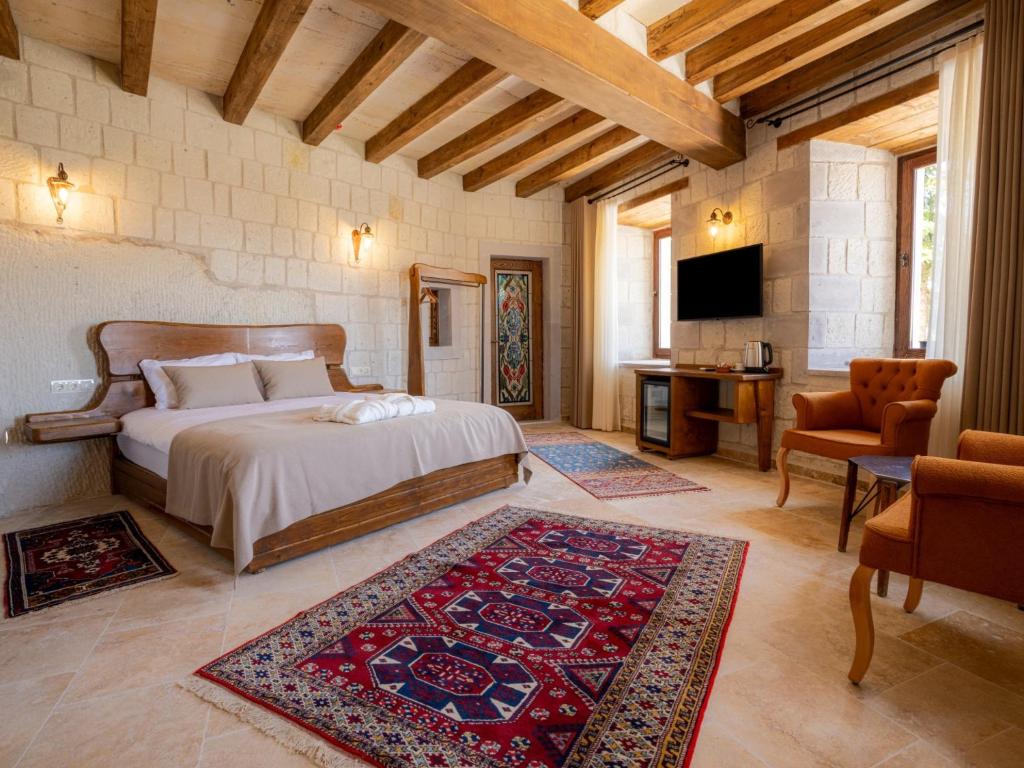 A television and/or entertainment centre at Tulip Cave Suites