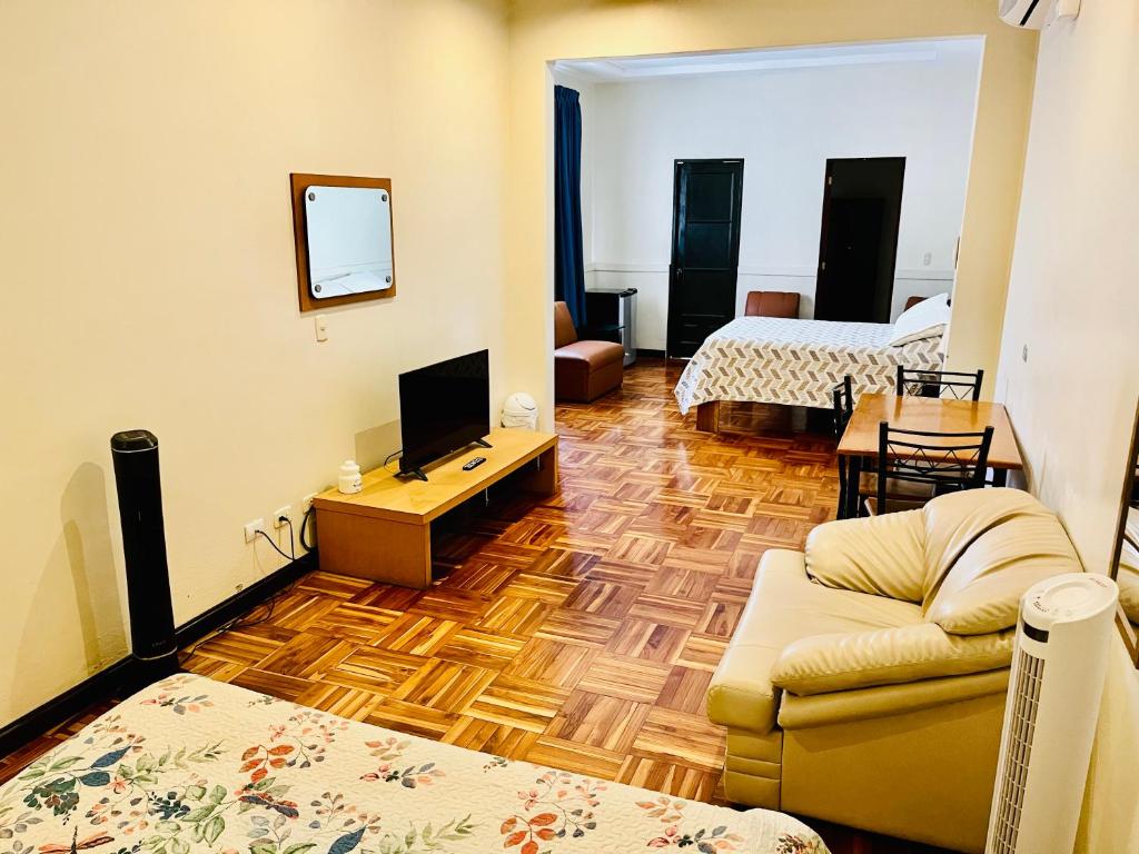 TV a/nebo společenská místnost v ubytování Ester`s Place