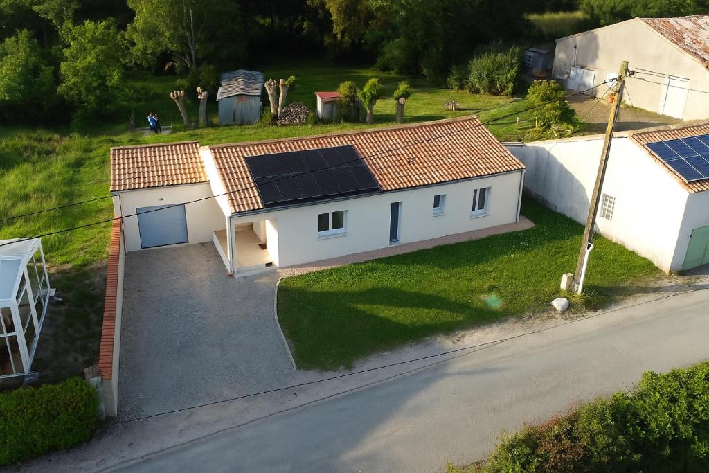 an overhead view of a house with solar panels on it at Maison neuve tout confort avec jardin in Le Bourdet