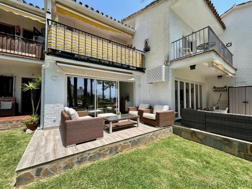 Balkon lub taras w obiekcie Super Holiday Las Buganvillas garden and sea views