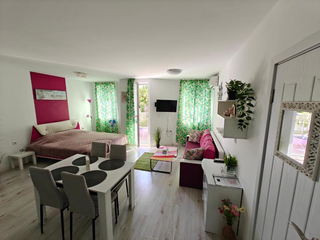 Et tv og/eller underholdning på Studio Viktoria