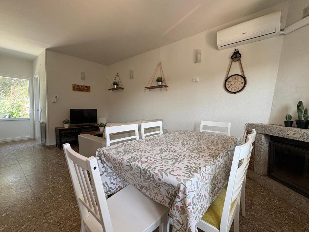Posezení v ubytování La Casita de Cabanillas. Cabanillas de la Sierra.
