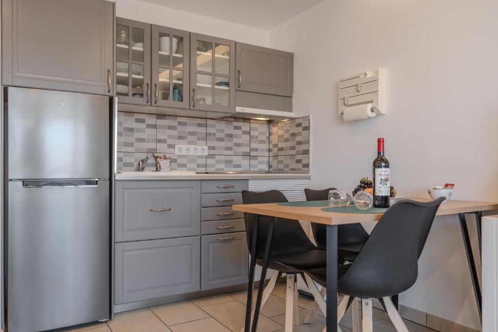 A kitchen or kitchenette at GO2TENERIFE Apart'Luna Pool & Sea view