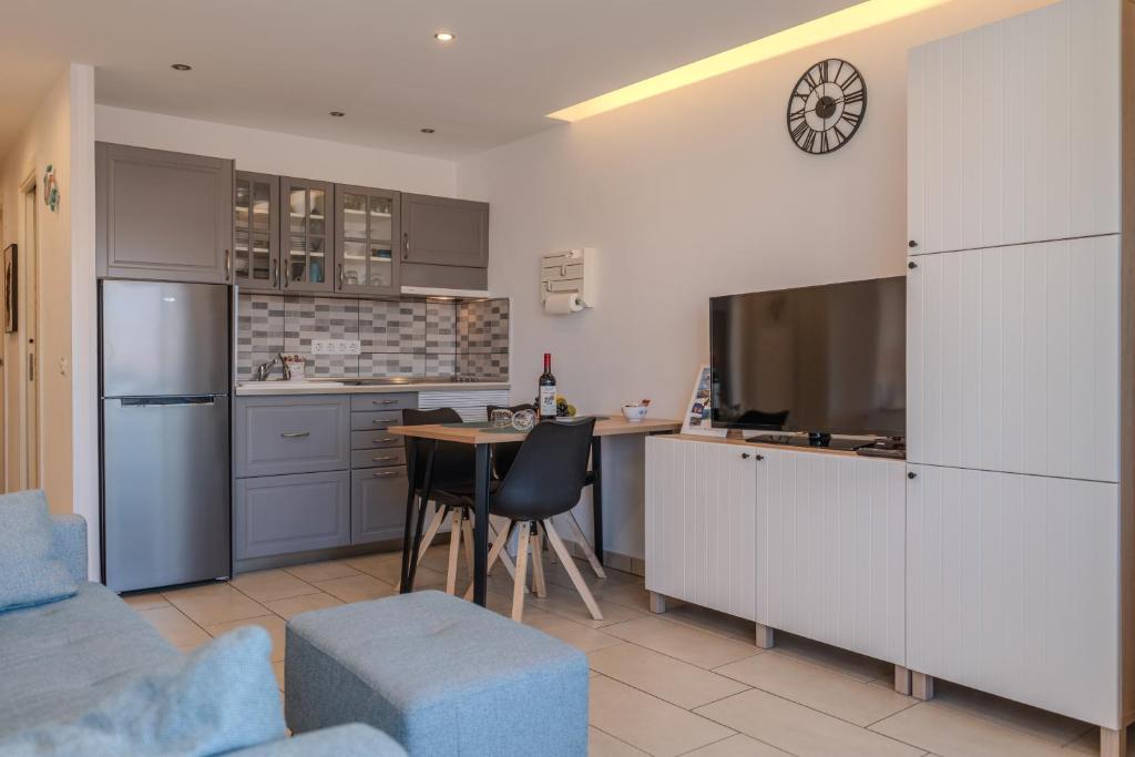 A kitchen or kitchenette at GO2TENERIFE Apart'Luna Pool & Sea view