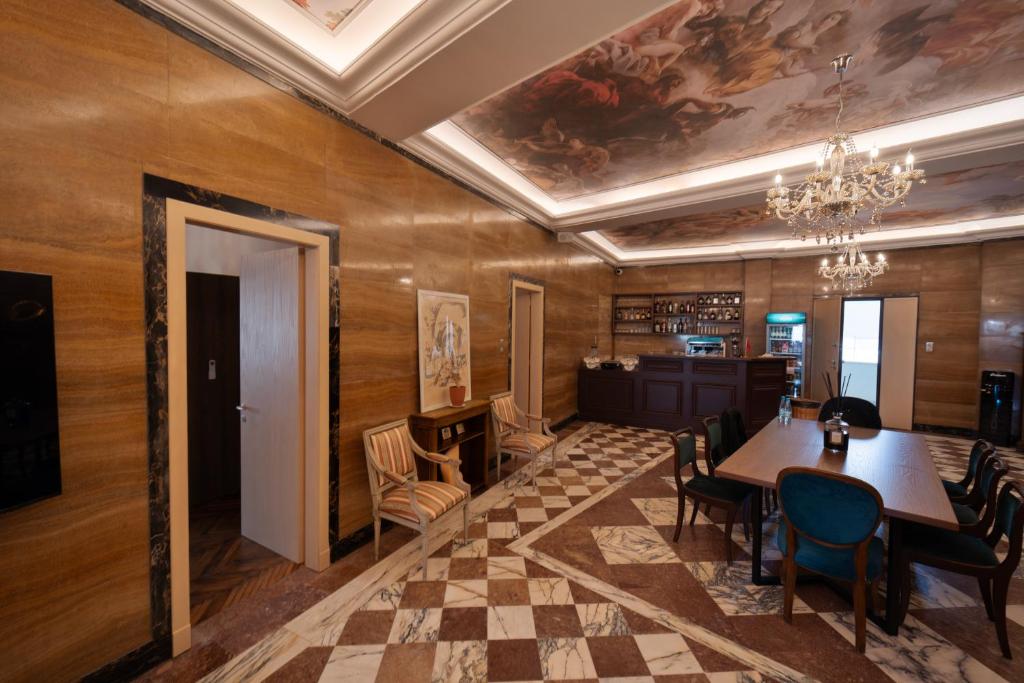 Posezení v ubytování 2115 Boutique Hostel