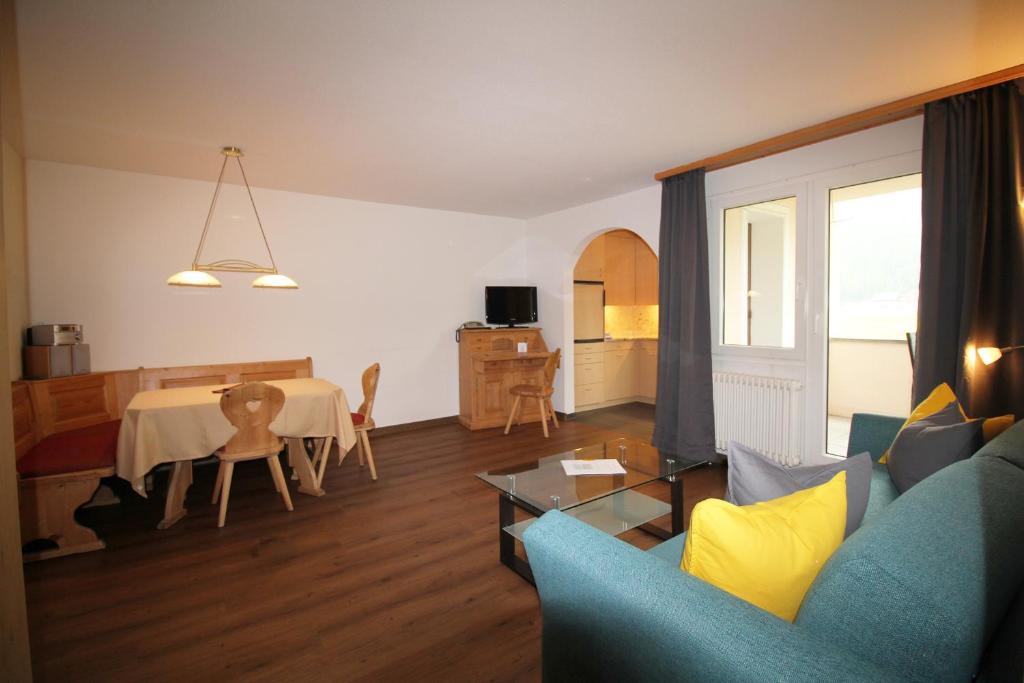 a living room with a couch and a table at Residenza Lagrev 2 Zimmerwohnung Nr 005 - Typ 21A - Hochparterre - Süd in Sils Maria