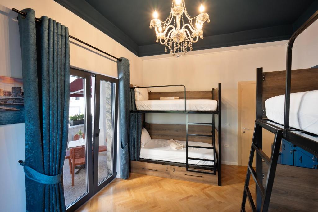 Postel nebo postele na pokoji v ubytování 2115 Boutique Hostel