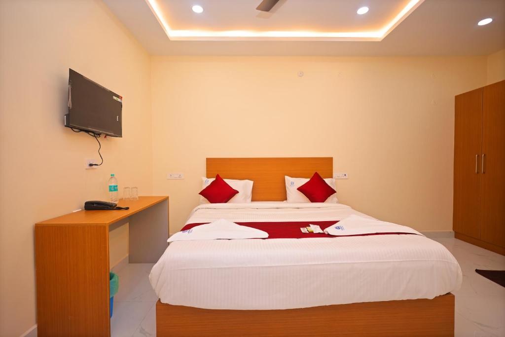 Postel nebo postele na pokoji v ubytování Jay & Jas Hotel