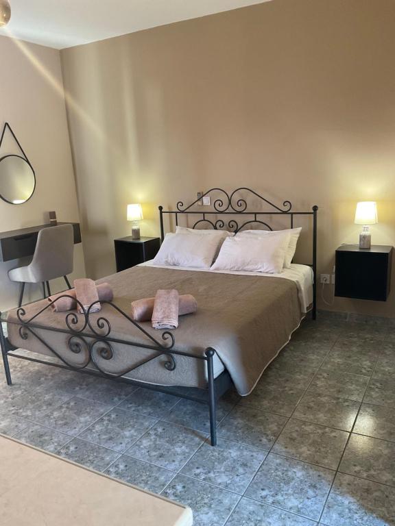 Łóżko lub łóżka w pokoju w obiekcie Maria Anastasia Studios