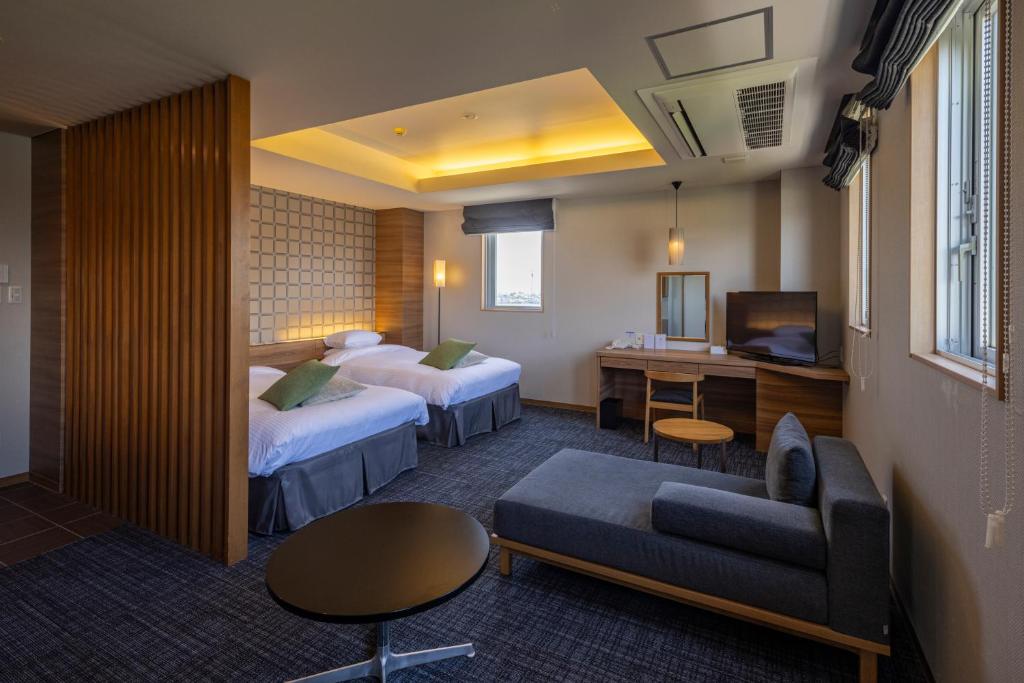 Postel nebo postele na pokoji v ubytování Kiryu Grand Hotel