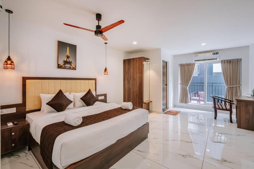 Postel nebo postele na pokoji v ubytování Mughal Suites