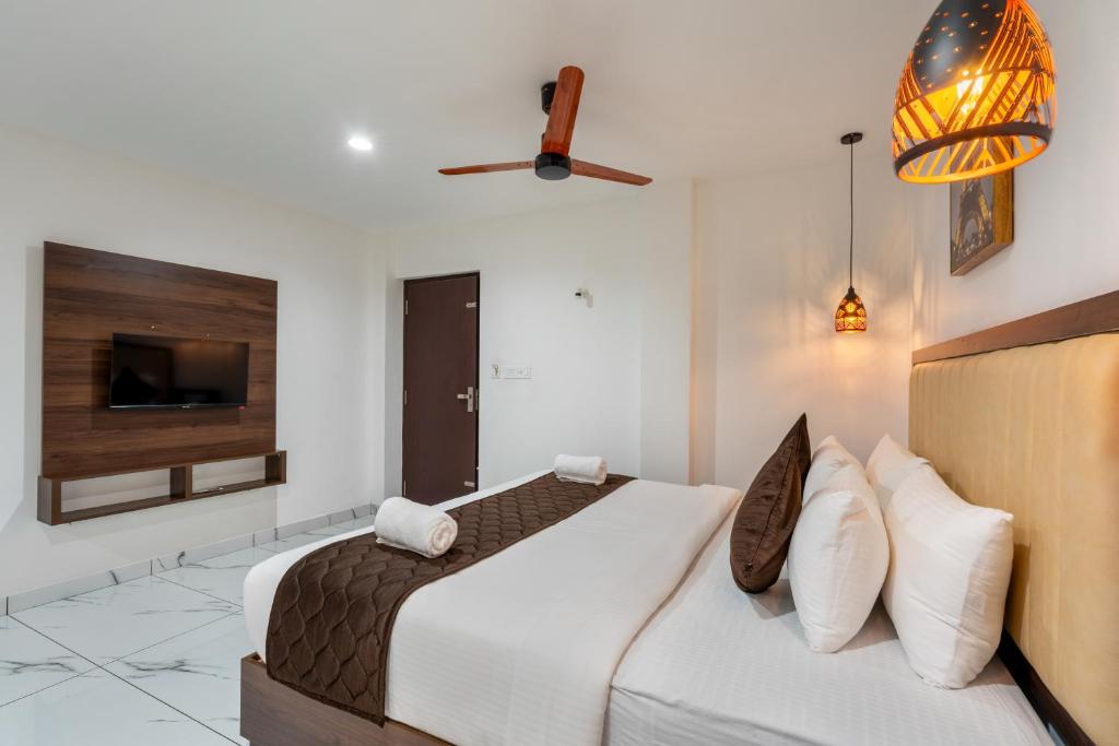 Postel nebo postele na pokoji v ubytování Mughal Suites