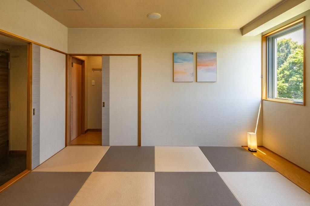 Postel nebo postele na pokoji v ubytování Kiryu Grand Hotel