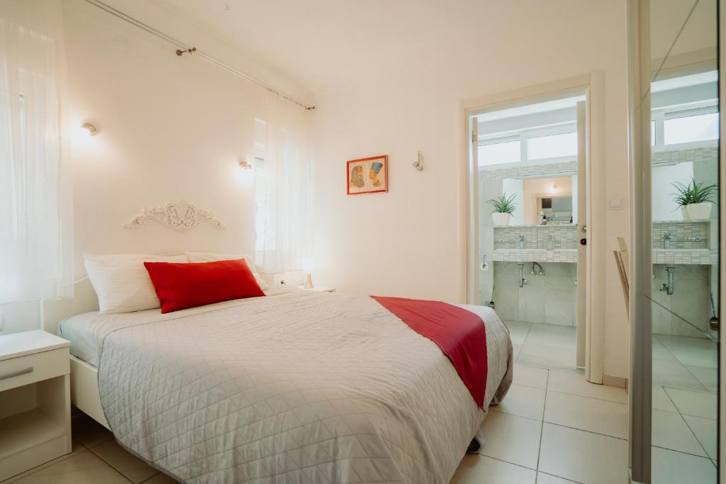 Mahakala Center - One-Bedroom Apartment With Sea View And Terrace