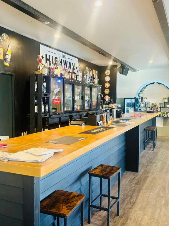 The Highway Inn - Resim 5