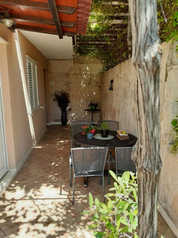 Vonkajšia záhrada v ubytovaní Apartments Karoma