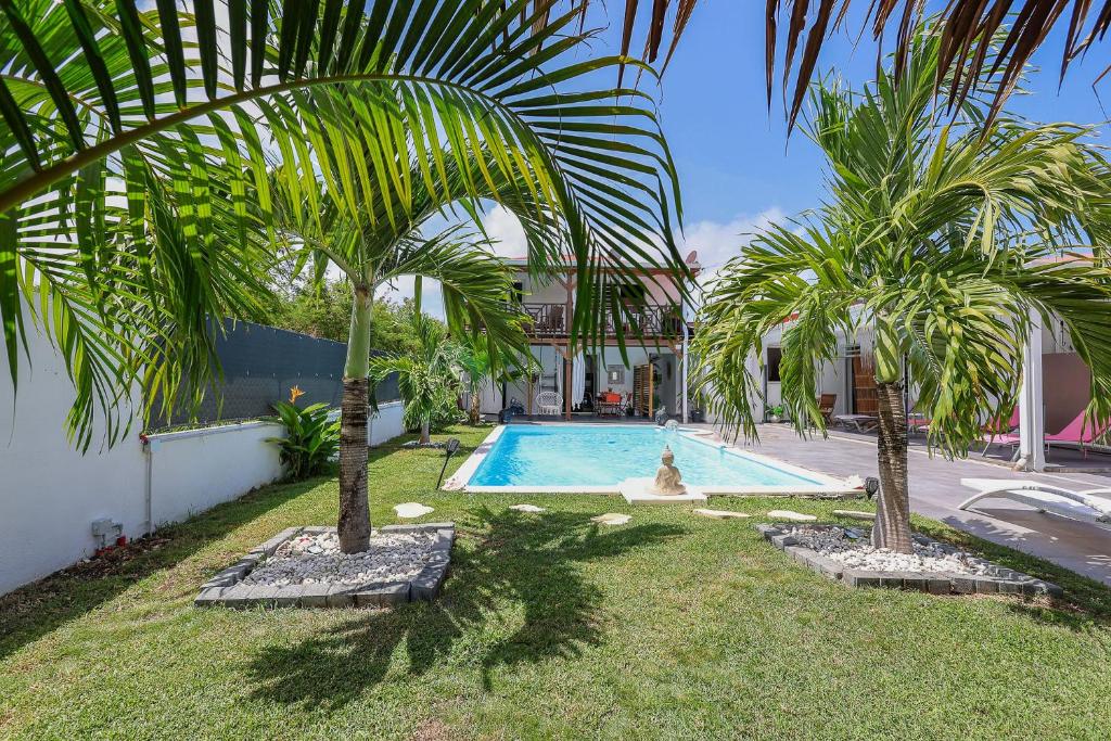 Πισίνα στο ή κοντά στο Villa O'Mangos hibiscus