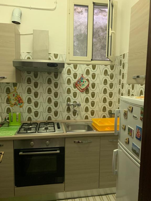 Una cocina o cocineta en Appartamento Rosa