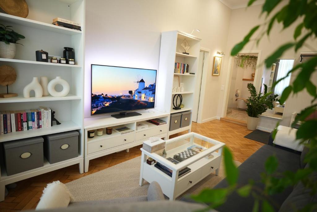Apartments in Historic Center, Quiet Area, AC - Appartement Supérieur De Deux Chambres