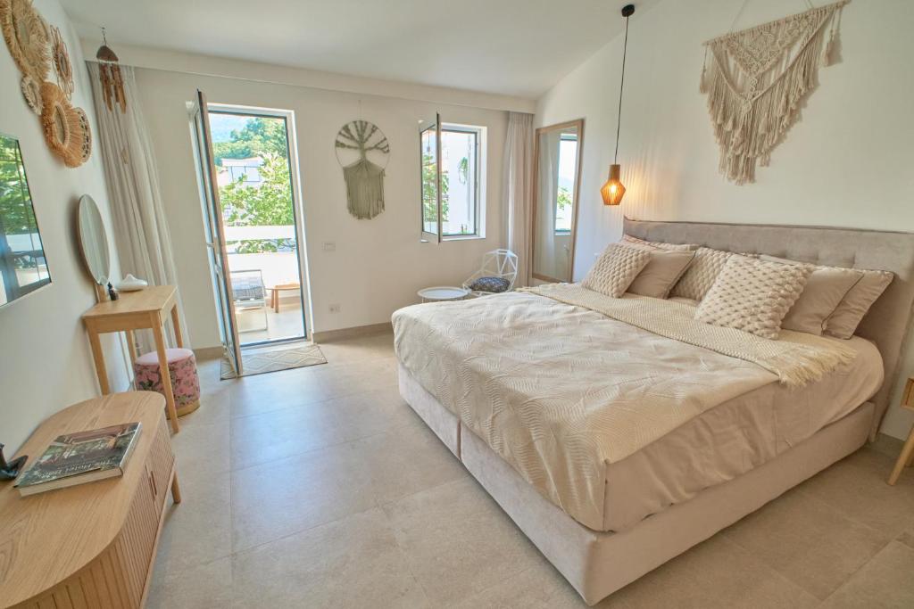 Ένα ή περισσότερα κρεβάτια σε δωμάτιο στο Mind Wellness Montenegro