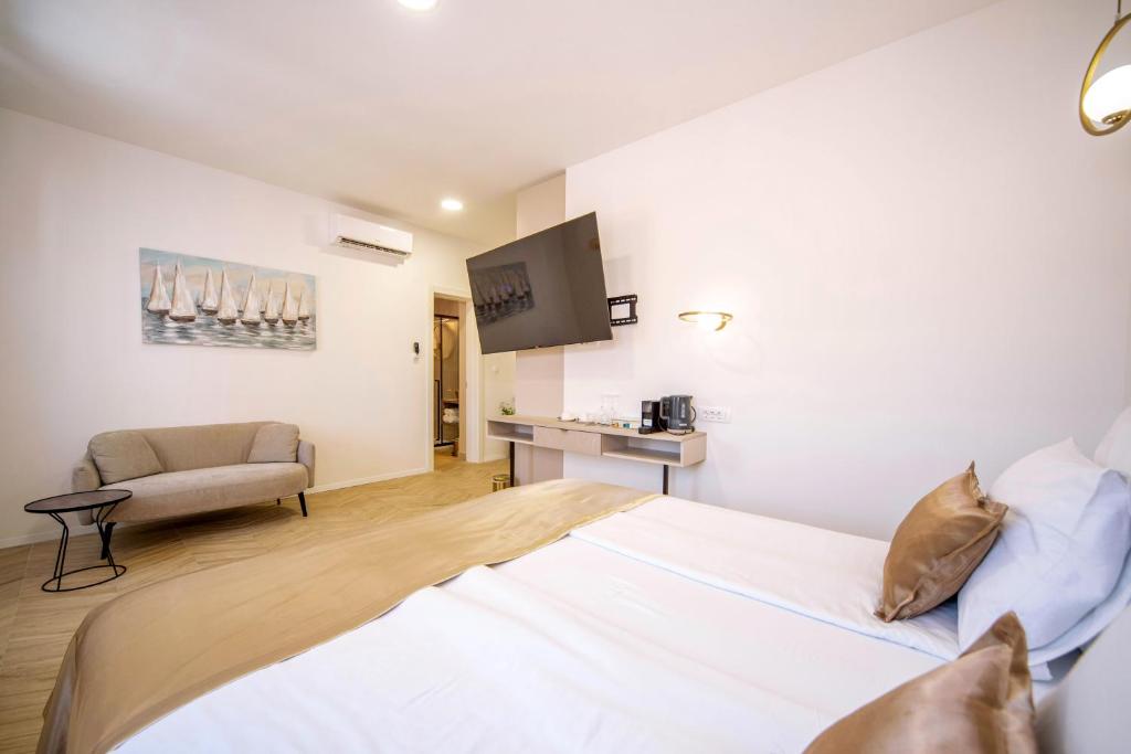 TV a/nebo společenská místnost v ubytování Mariani luxury rooms in center