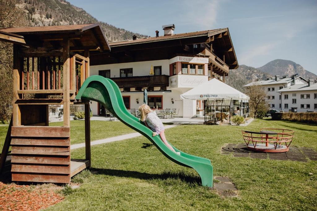 Herní místnost nebo prostor pro děti v ubytování Dorfcafe Unken Hotelpension sWirtshaus im Dorf