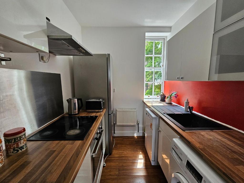 a kitchen with a sink and a counter top at Flat in Hammersmith - Close to tube station in London