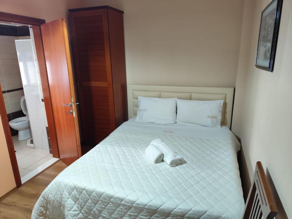 Postel nebo postele na pokoji v ubytování Hotel Theo
