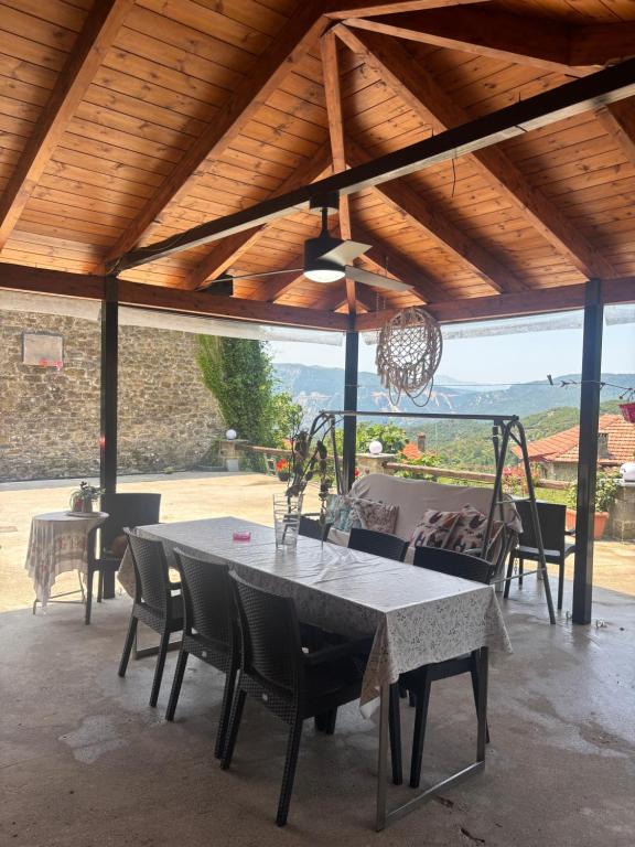 Balkón nebo terasa v ubytování Stonehouse Karidis