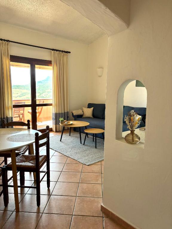 a living room with a table and a couch at Appartamento Mare e Natura in Castelsardo