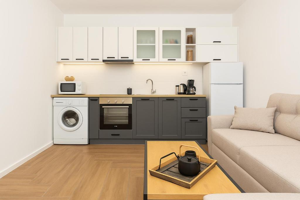 Kuchyň nebo kuchyňský kout v ubytování Cozy and comfortable northern apartment, Kapana district, Plovdiv, Center