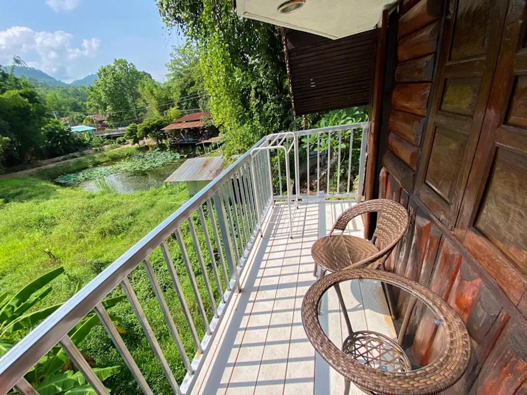 Butterfly Resort Hostel, Pai - 13