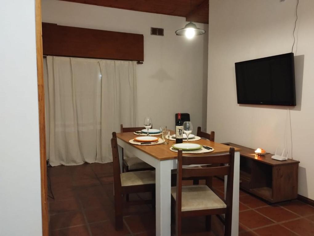 Μια τηλεόραση ή/και κέντρο ψυχαγωγίας στο Alojamiento FB 1584