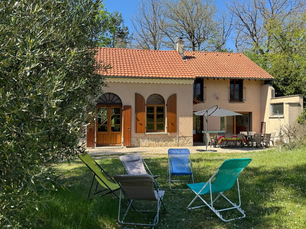 Zahrada ubytování Maison avec accès privé au bord de Drôme