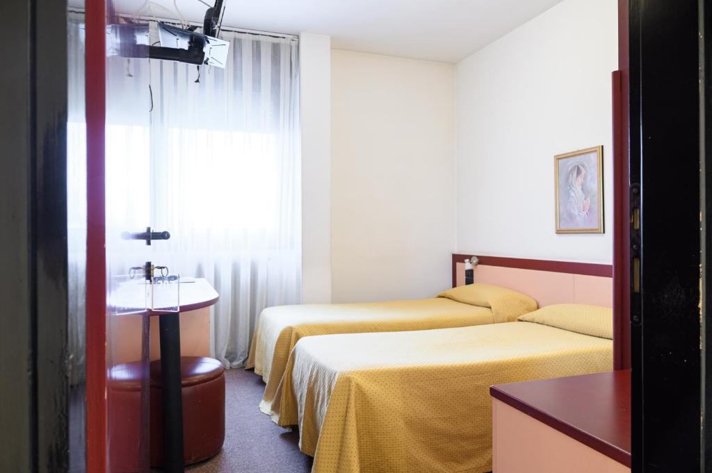 Postel nebo postele na pokoji v ubytování Hotel Due Ragni e Ristorante