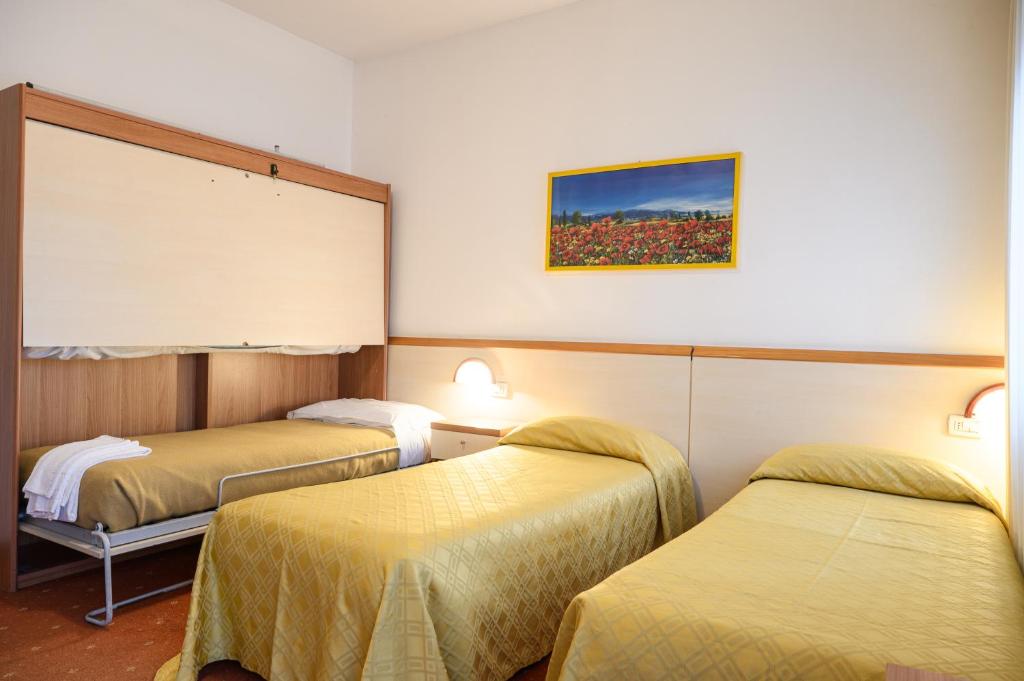 Postel nebo postele na pokoji v ubytování Hotel Due Ragni e Ristorante