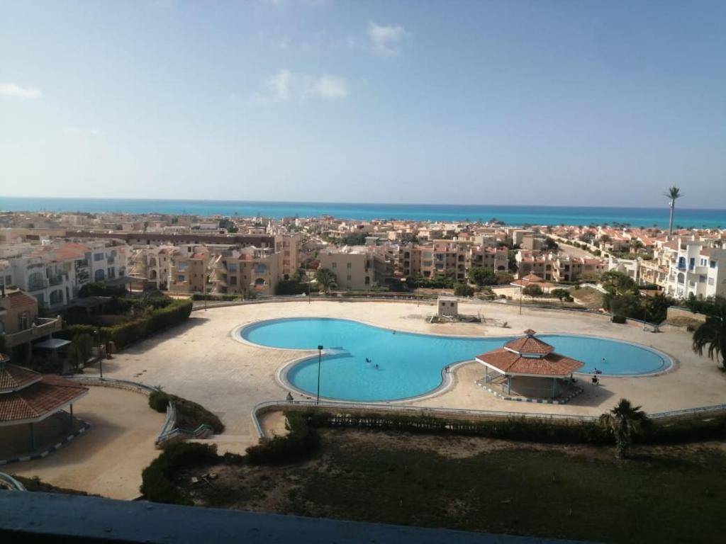 Πισίνα στο ή κοντά στο شاليه للعائلات فقط علي حمام السباحه قريه اللوتس