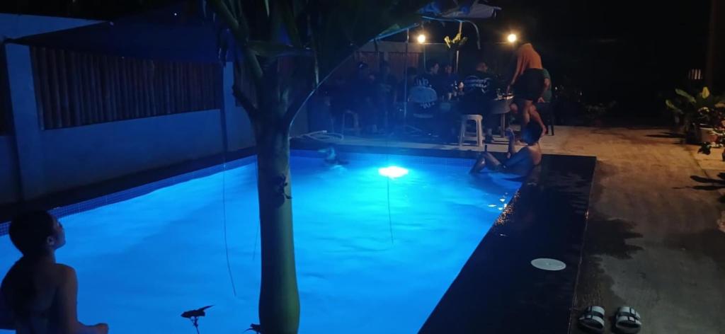 Bazén v ubytování Guesthouse with Luxury feels nebo v jeho okolí