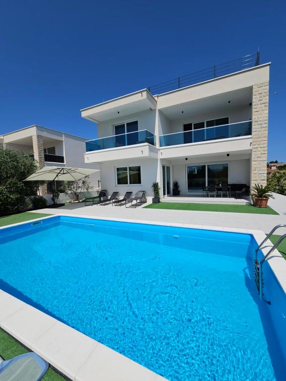 Villa Maestro