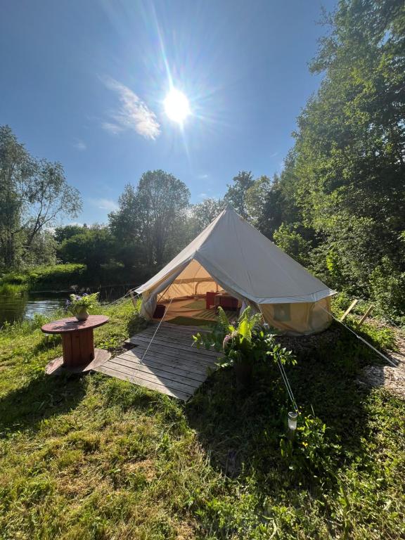 Příroda nedaleko luxury tent