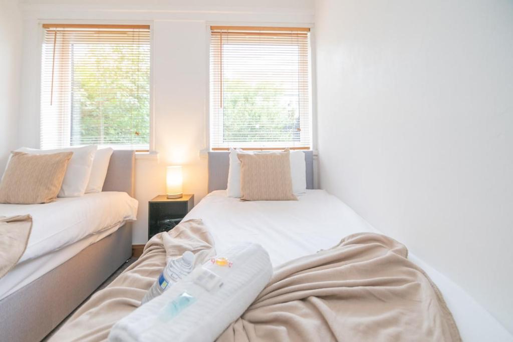 Clydebank 2 Bedroom Home - Two-Bedroom Apartment
