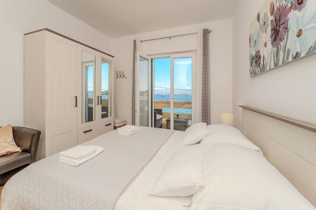 Postel nebo postele na pokoji v ubytování Apartment by the sea and with beautiful view, 2 bedrooms, 4 persons