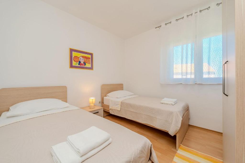 Postel nebo postele na pokoji v ubytování Apartment by the sea and with beautiful view, 2 bedrooms, 4 persons