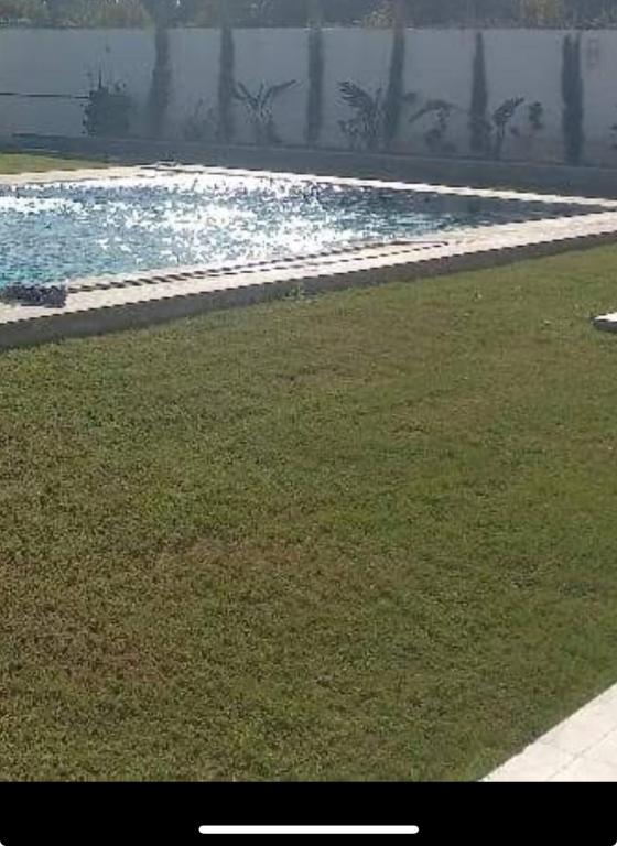 Bazén v ubytování La Maison Tanit nebo v jeho okolí