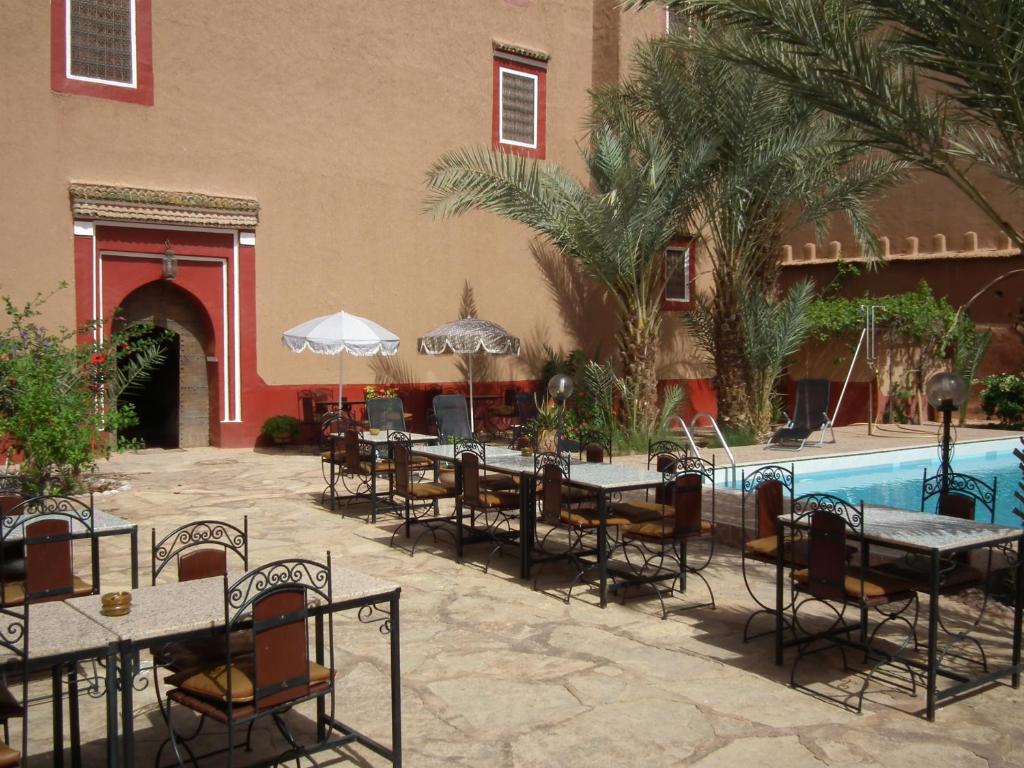 Bazén v ubytování Hotel Tomboctou nebo v jeho okolí