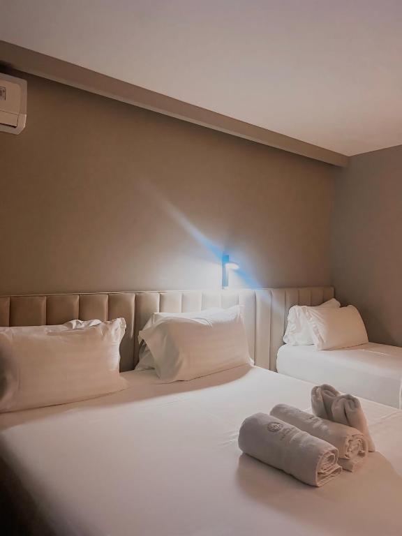 Postel nebo postele na pokoji v ubytování Hotel President