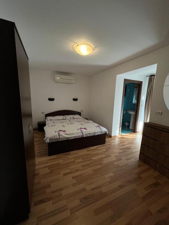 Letto o letti in una camera di Pensiunea Andrei Rm Valcea