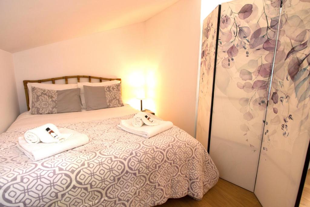 Postel nebo postele na pokoji v ubytování Lousã Varandas House