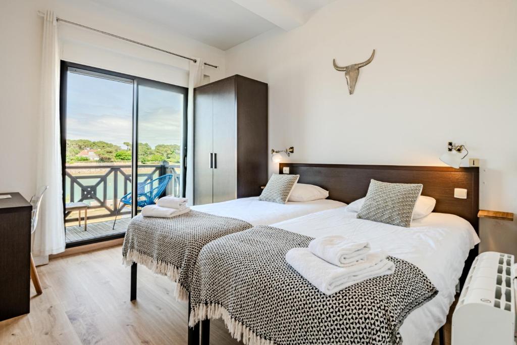 Postel nebo postele na pokoji v ubytování Single Fin Hotel & Lodge